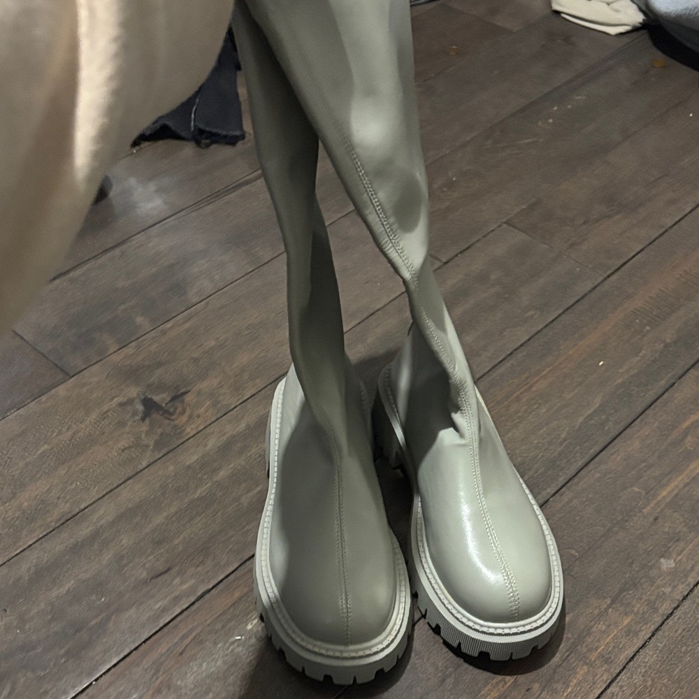 Stylish Gray Women's Boots